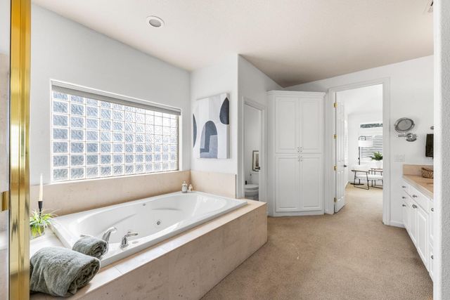 10000 Hadleigh Dr, Orangevale, CA 95662