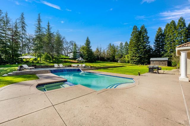 10000 Hadleigh Dr, Orangevale, CA 95662