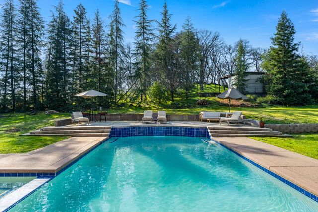 10000 Hadleigh Dr, Orangevale, CA 95662