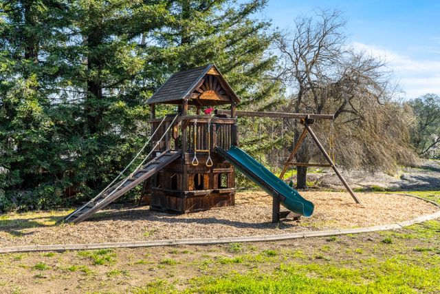 10000 Hadleigh Dr, Orangevale, CA 95662