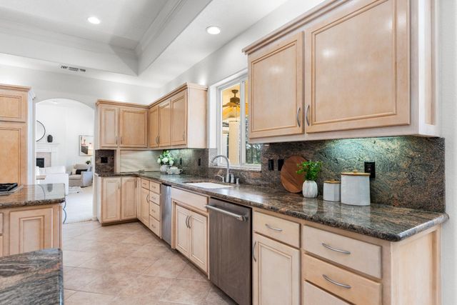 10000 Hadleigh Dr, Orangevale, CA 95662