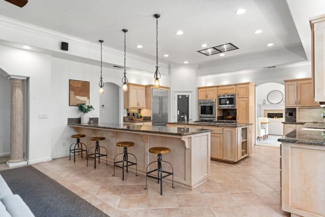 10000 Hadleigh Dr, Orangevale, CA 95662