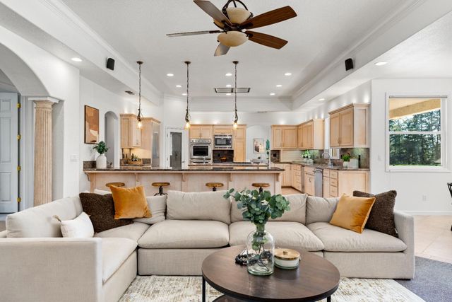 10000 Hadleigh Dr, Orangevale, CA 95662