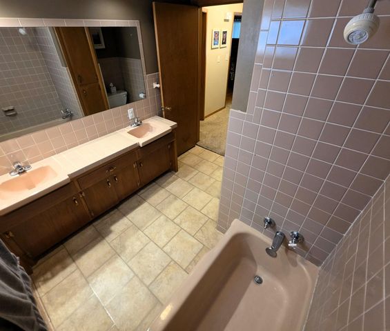 257 Crestview Avenue, Waterloo, IA 50701