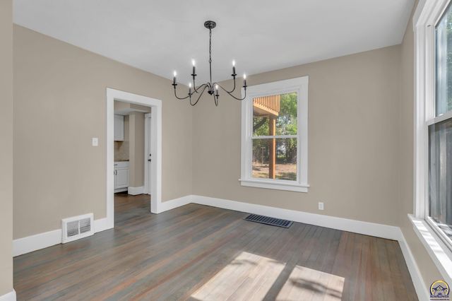 932 SW MacVicar AVE, Topeka, KS 66606