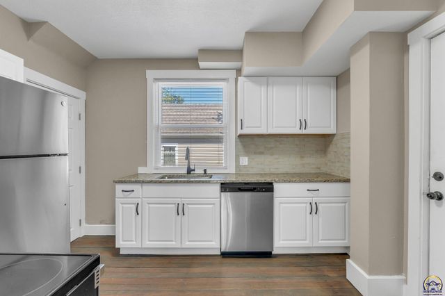 932 SW MacVicar AVE, Topeka, KS 66606