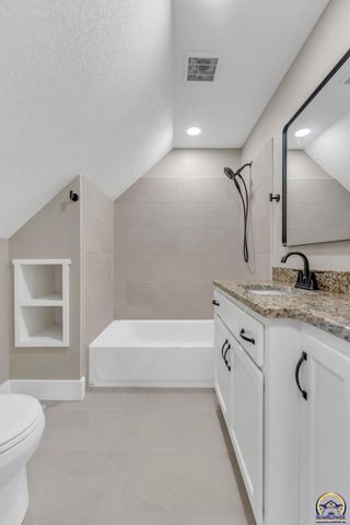 932 SW MacVicar AVE, Topeka, KS 66606
