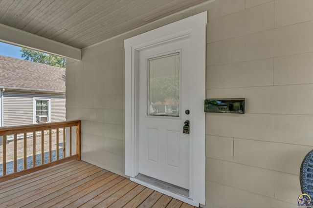 932 SW MacVicar AVE, Topeka, KS 66606