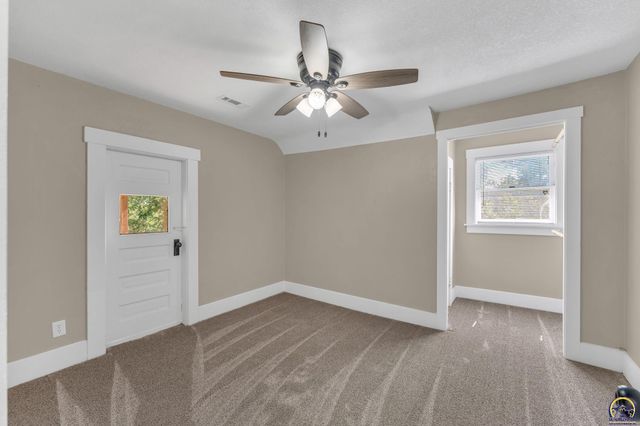 932 SW MacVicar AVE, Topeka, KS 66606