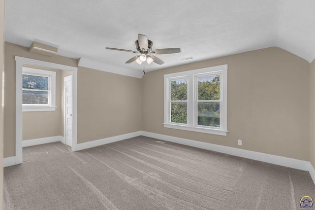 932 SW MacVicar AVE, Topeka, KS 66606