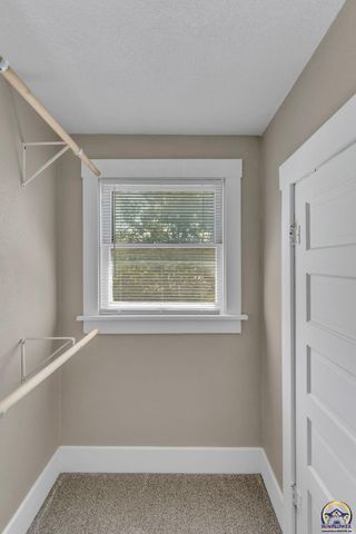 932 SW MacVicar AVE, Topeka, KS 66606
