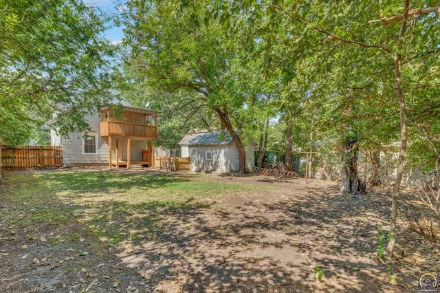 932 SW MacVicar AVE, Topeka, KS 66606