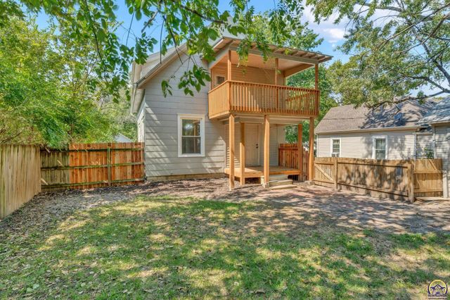 932 SW MacVicar AVE, Topeka, KS 66606