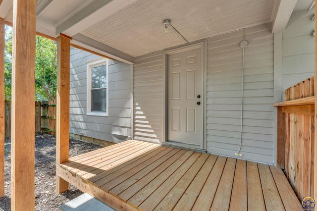 932 SW MacVicar AVE, Topeka, KS 66606