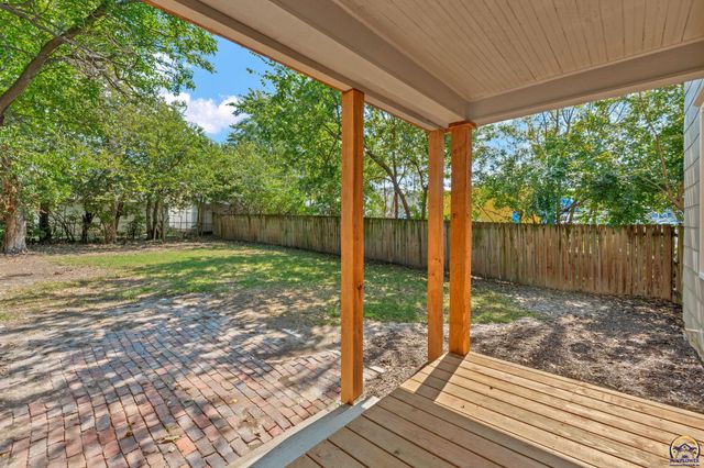 932 SW MacVicar AVE, Topeka, KS 66606