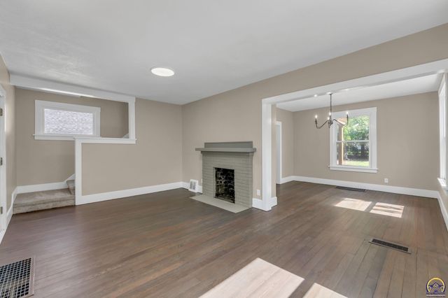 932 SW MacVicar AVE, Topeka, KS 66606