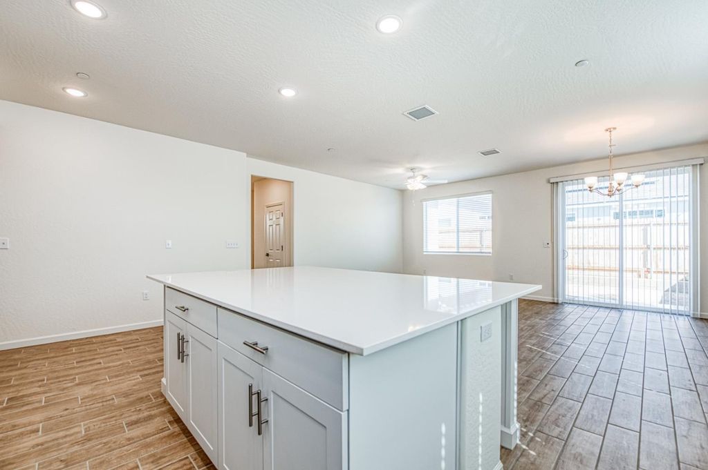 Image 11 of property listing at 1165 Significant Way W, Madera, CA 93636