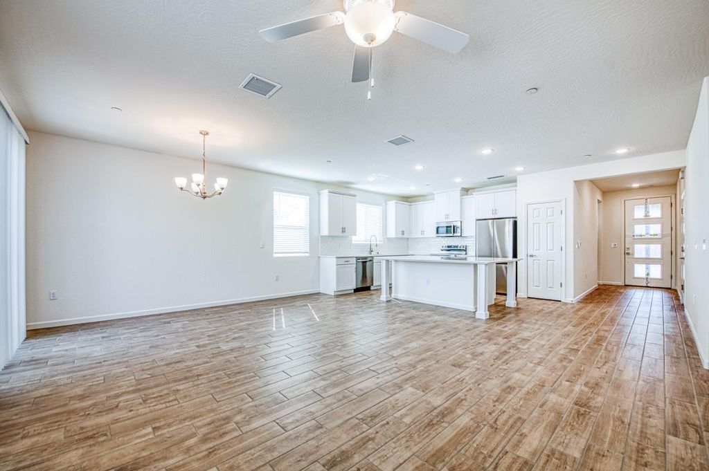 Image 14 of property listing at 1165 Significant Way W, Madera, CA 93636