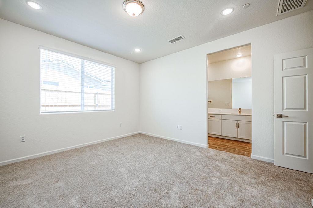 Image 24 of property listing at 1165 Significant Way W, Madera, CA 93636