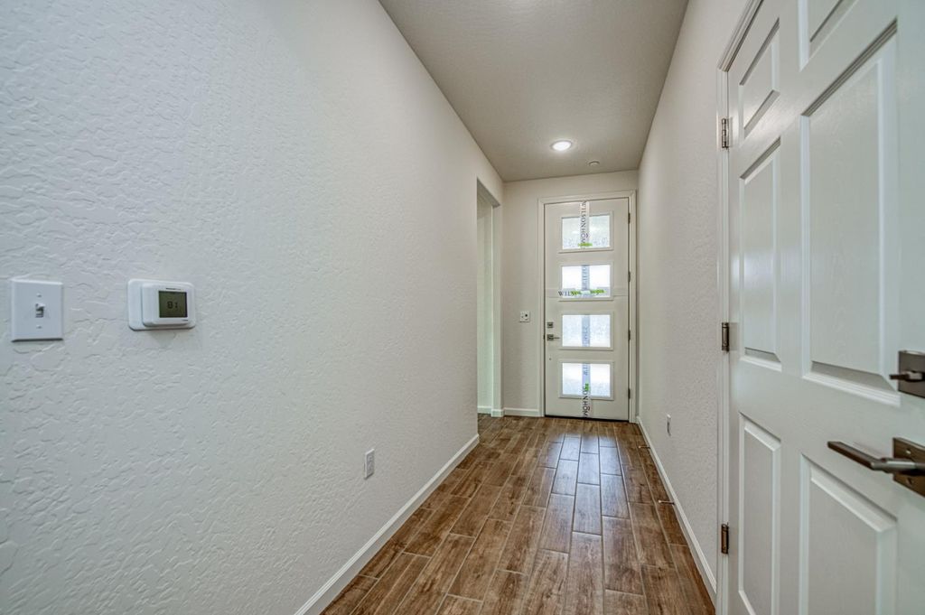 Image 4 of property listing at 1165 Significant Way W, Madera, CA 93636