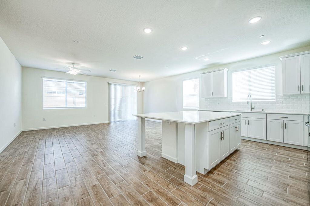 Image 5 of property listing at 1165 Significant Way W, Madera, CA 93636