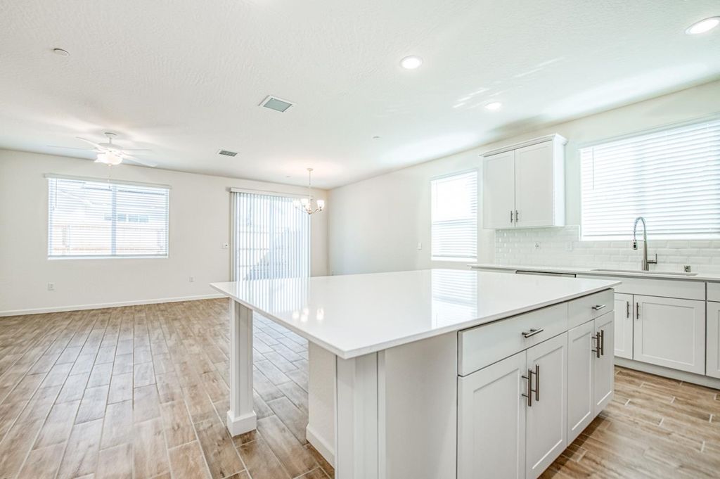 Image 7 of property listing at 1165 Significant Way W, Madera, CA 93636