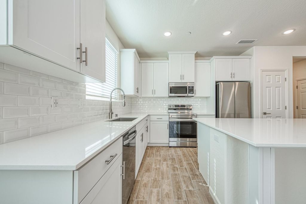 Image 9 of property listing at 1165 Significant Way W, Madera, CA 93636