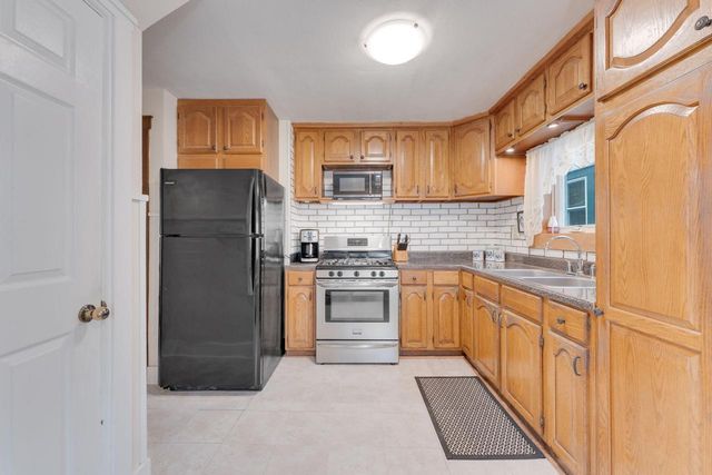 528 Oak Park COURT, Milwaukee, WI 53214