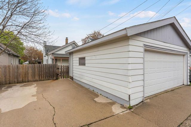 528 Oak Park COURT, Milwaukee, WI 53214