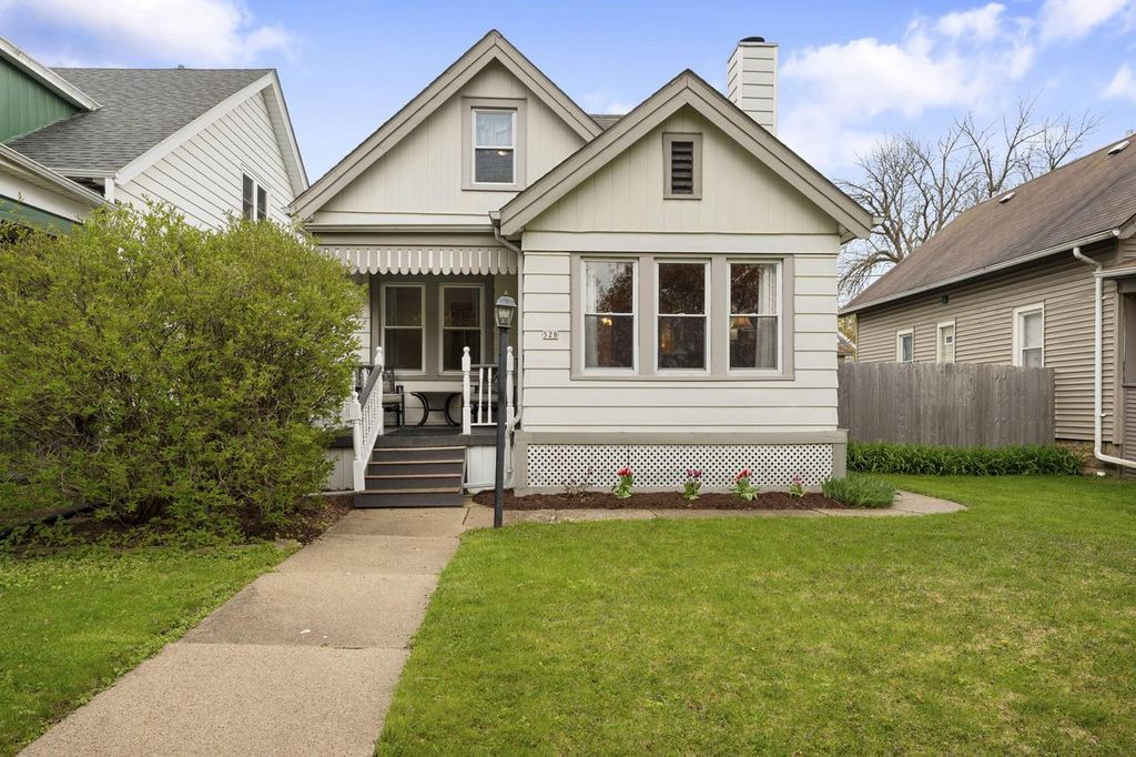 528 Oak Park COURT, Milwaukee, WI 53214