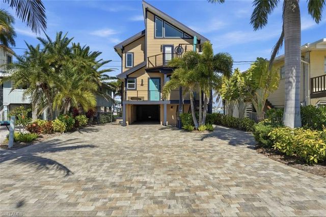 280 Primo DR, Fort Myers Beach, FL 33931