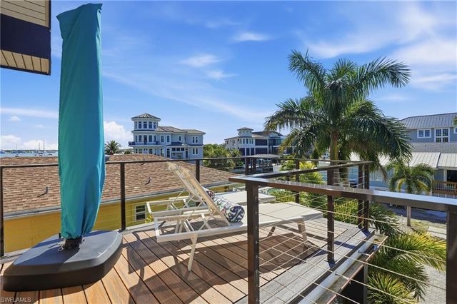 280 Primo DR, Fort Myers Beach, FL 33931