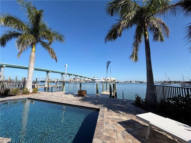 280 Primo DR, Fort Myers Beach, FL 33931