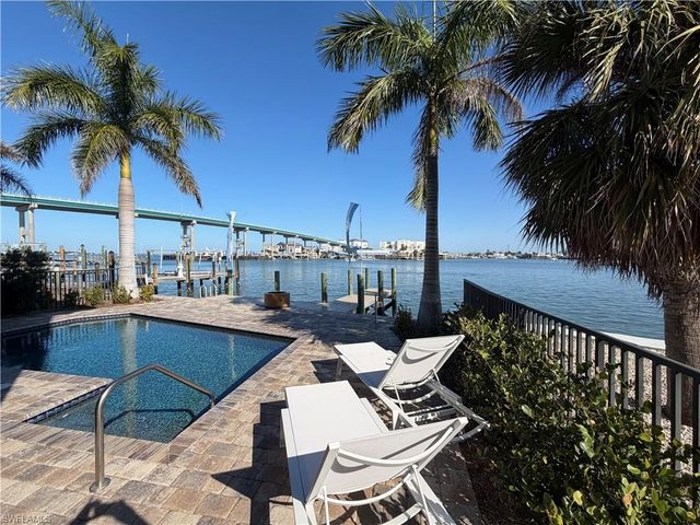 280 Primo DR, Fort Myers Beach, FL 33931