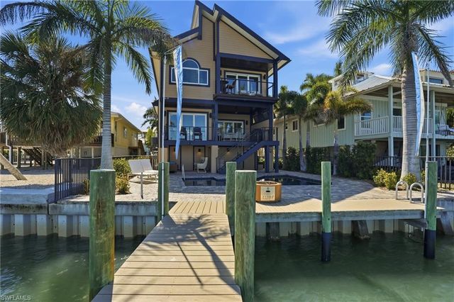 280 Primo DR, Fort Myers Beach, FL 33931
