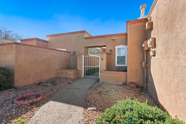 7300 Freedom Court NE, Albuquerque, NM 87109