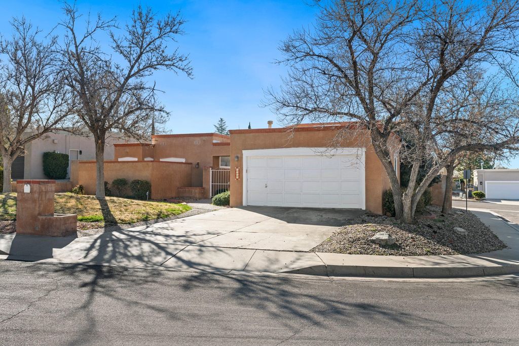 Image 3 of property listing at 7300 Freedom Court NE, Albuquerque, NM 87109