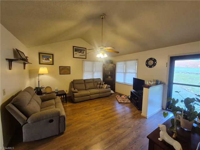 324 Pinecrest Circle, Troy, NC 27371