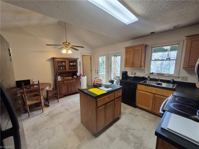 324 Pinecrest Circle, Troy, NC 27371