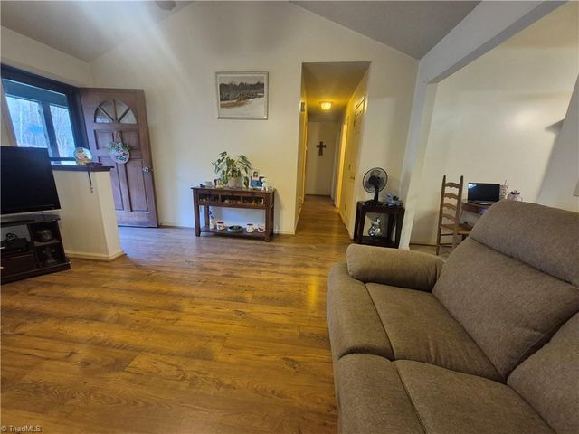 324 Pinecrest Circle, Troy, NC 27371