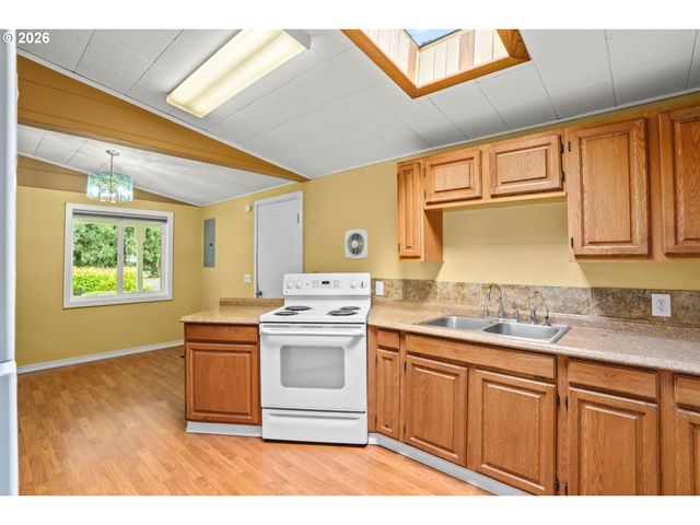 82481 GREENWOOD St, Creswell, OR 97426