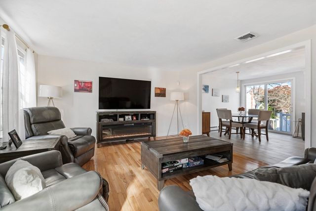 68 Metacomet Ave, Taunton, MA 02718