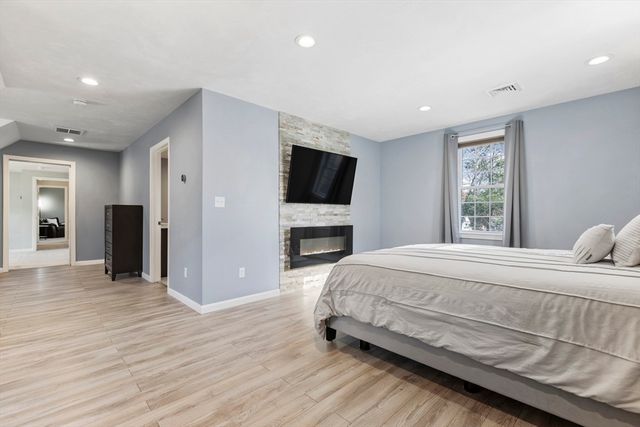 68 Metacomet Ave, Taunton, MA 02718