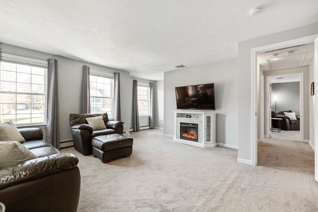 68 Metacomet Ave, Taunton, MA 02718