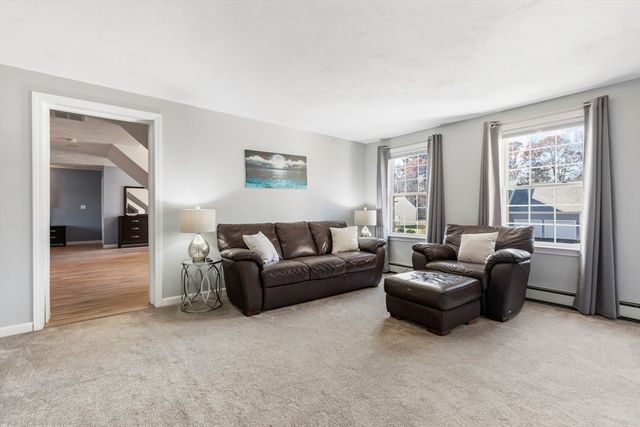 68 Metacomet Ave, Taunton, MA 02718