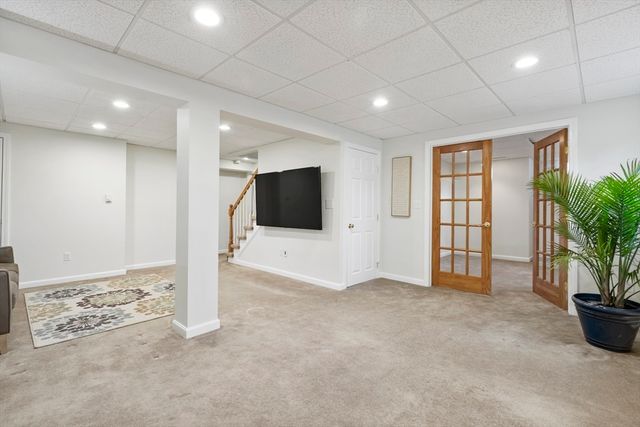 68 Metacomet Ave, Taunton, MA 02718