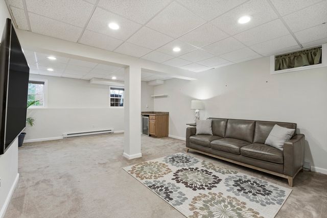 68 Metacomet Ave, Taunton, MA 02718