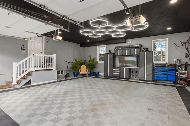 68 Metacomet Ave, Taunton, MA 02718