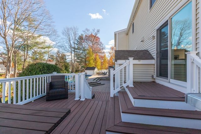 68 Metacomet Ave, Taunton, MA 02718