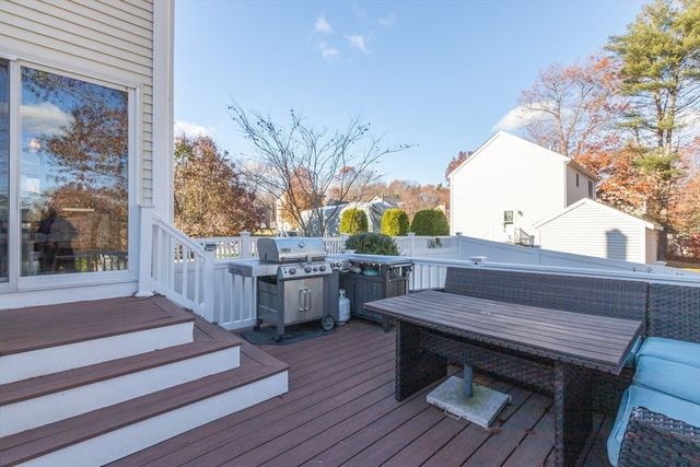 68 Metacomet Ave, Taunton, MA 02718